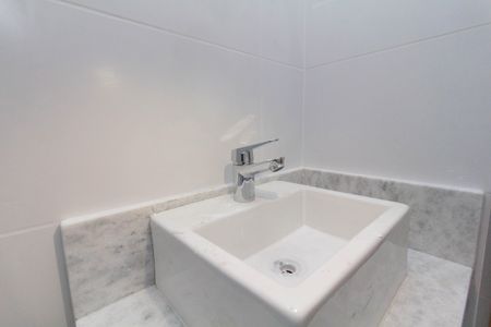 Apartamento à venda com 81m², 2 quartos e 2 vagasBanheiro 1