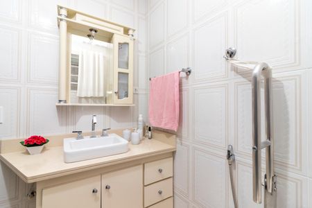 Casa à venda com 299m², 3 quartos e 1 vaga Casa à venda com 299m², 3 quartos e 1 vagaBanheiro