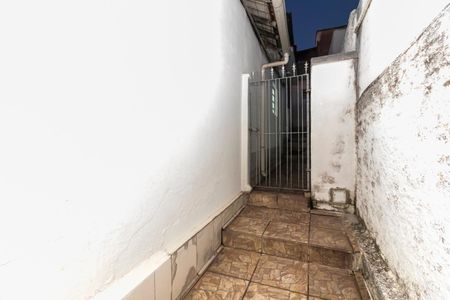 Casa à venda com 299m², 3 quartos e 1 vaga Casa à venda com 299m², 3 quartos e 1 vagaCorredor Lateral - Acesso Casa 2