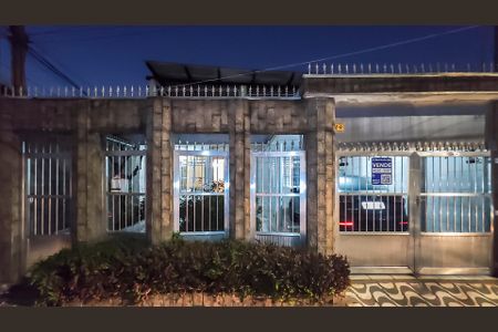 Casa à venda com 299m², 3 quartos e 1 vaga Casa à venda com 299m², 3 quartos e 1 vagaFachada