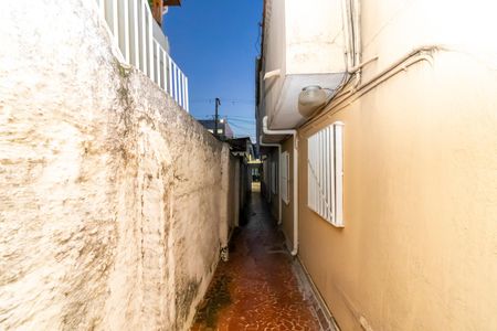 Casa à venda com 299m², 3 quartos e 1 vaga Casa à venda com 299m², 3 quartos e 1 vagaCorredor Lateral - Acesso Casa 2