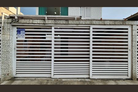 Casa para alugar com 96m², 3 quartos e 2 vagas Casa para alugar com 96m², 3 quartos e 2 vagasFachada