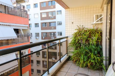 Apartamento à venda com 205m², 3 quartos e 3 vagas Apartamento à venda com 205m², 3 quartos e 3 vagasVaranda dos Quartos