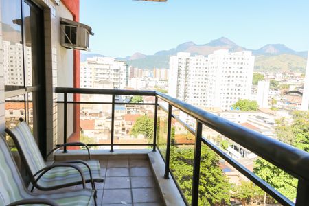 Apartamento à venda com 205m², 3 quartos e 3 vagas Apartamento à venda com 205m², 3 quartos e 3 vagasVaranda dos Quartos