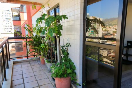 Apartamento à venda com 205m², 3 quartos e 3 vagas Apartamento à venda com 205m², 3 quartos e 3 vagasVaranda da Sala