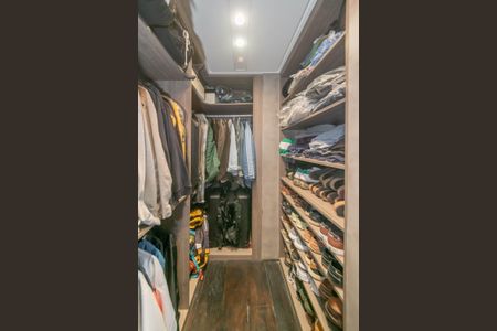 Apartamento à venda com 248m², 3 quartos e 5 vagasSuíte 2 - Closet Senhor