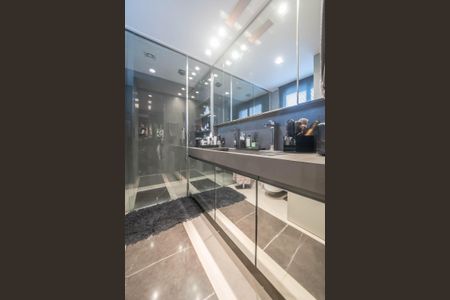 Apartamento à venda com 248m², 3 quartos e 5 vagasBanheiro da Suíte 2