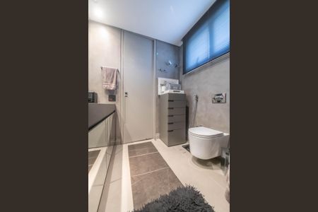 Apartamento à venda com 248m², 3 quartos e 5 vagasBanheiro da Suíte 2