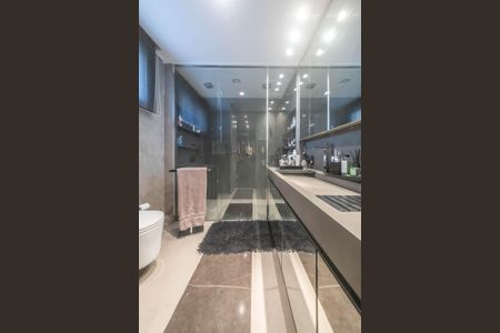 Apartamento à venda com 248m², 3 quartos e 5 vagasBanheiro da Suíte 2