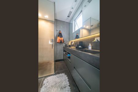 Apartamento à venda com 248m², 3 quartos e 5 vagasBanheiro da Suíte 2