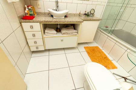 Casa à venda com 324m², 3 quartos e 2 vagasBanheiro da Suíte