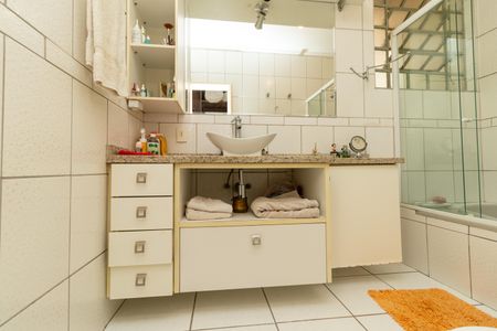 Casa à venda com 324m², 3 quartos e 2 vagasBanheiro da Suíte