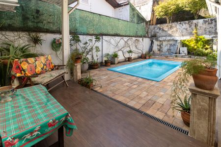 Casa à venda com 324m², 3 quartos e 2 vagasPiscina