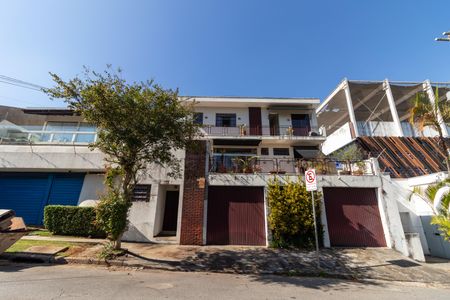Casa à venda com 324m², 3 quartos e 2 vagasFachada