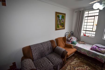 Casa à venda com 104m², 2 quartos e 2 vagasSala