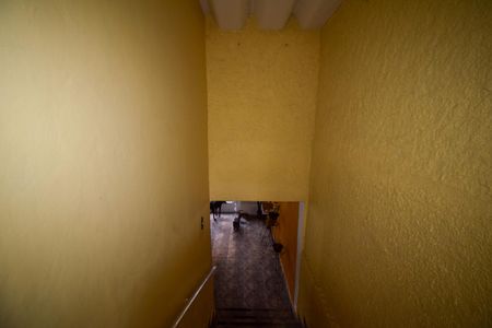 Casa à venda com 104m², 2 quartos e 2 vagasEscada