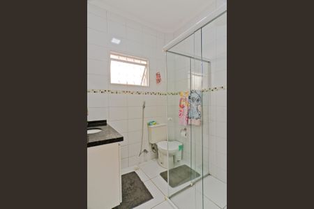 Casa à venda com 157m², 3 quartos e 2 vagasBanheiro