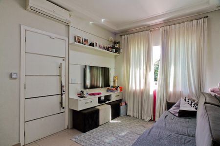 Casa à venda com 157m², 3 quartos e 2 vagasSala