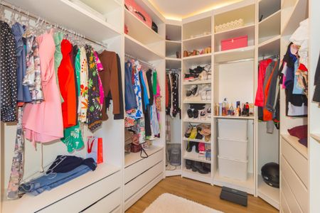 Apartamento à venda com 58m², 2 quartos e 1 vaga Apartamento à venda com 58m², 2 quartos e 1 vagaCloset da Suíte