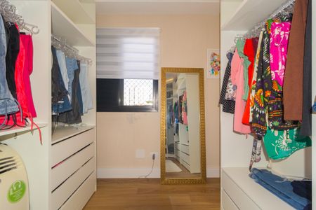 Apartamento à venda com 58m², 2 quartos e 1 vaga Apartamento à venda com 58m², 2 quartos e 1 vagaCloset da Suíte