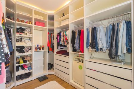 Apartamento à venda com 58m², 2 quartos e 1 vaga Apartamento à venda com 58m², 2 quartos e 1 vagaCloset da Suíte