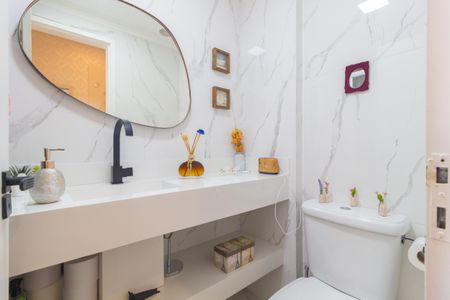 Apartamento à venda com 58m², 2 quartos e 1 vaga Apartamento à venda com 58m², 2 quartos e 1 vagaBanheiro Social