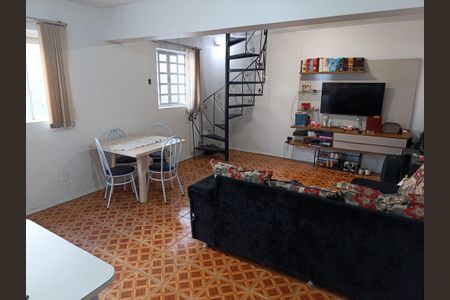 Casa à venda com 95m², 2 quartos e 4 vagasSala
