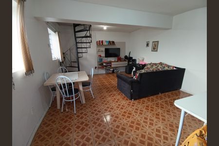 Casa à venda com 95m², 2 quartos e 4 vagasSala