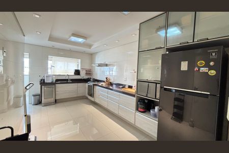 Apartamento à venda com 140m², 3 quartos e 2 vagasCozinha