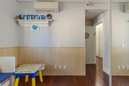 Apartamento à venda com 220m², 4 quartos e 4 vagasSuíte 2