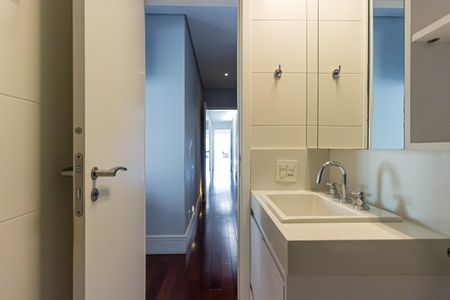 Apartamento à venda com 220m², 4 quartos e 4 vagasBanheiro da Suíte 3