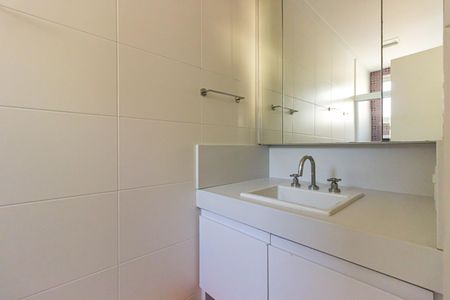 Apartamento à venda com 220m², 4 quartos e 4 vagasBanheiro da Suíte 1