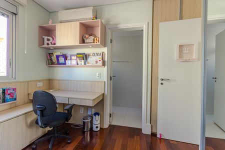 Apartamento à venda com 220m², 4 quartos e 4 vagasSuíte 1