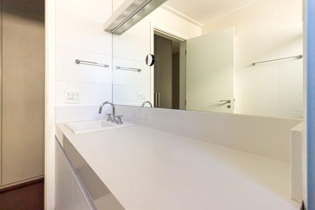 Apartamento à venda com 220m², 4 quartos e 4 vagasBanheiro da Suíte 3