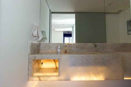 Apartamento à venda com 220m², 4 quartos e 4 vagasLavabo