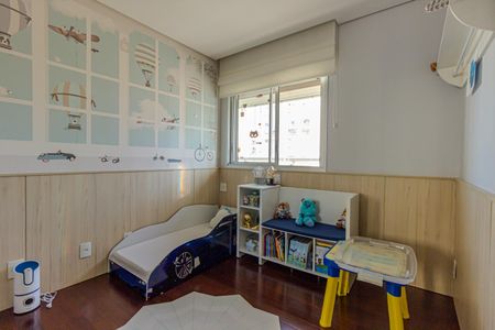 Apartamento à venda com 220m², 4 quartos e 4 vagasSuíte 2