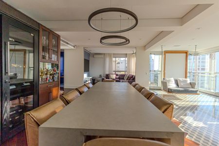 Apartamento à venda com 220m², 4 quartos e 4 vagasSala