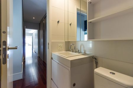 Apartamento à venda com 220m², 4 quartos e 4 vagasBanheiro da Suíte 3