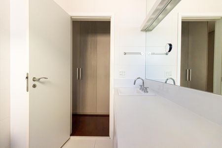 Apartamento à venda com 220m², 4 quartos e 4 vagasBanheiro da Suíte 3