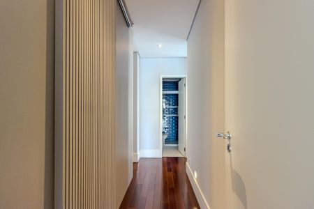 Apartamento à venda com 220m², 4 quartos e 4 vagasSuíte 3