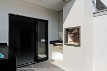 Casa à venda com 145m², 3 quartos e 2 vagasÁrea externa