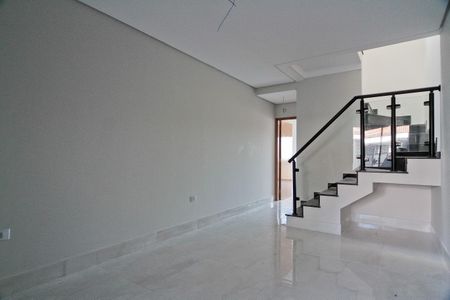 Casa à venda com 145m², 3 quartos e 2 vagasSala