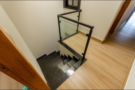 Casa à venda com 145m², 3 quartos e 2 vagasEscada