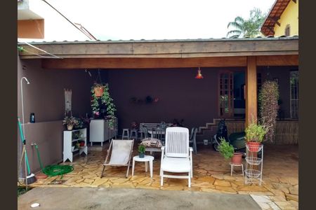 Casa à venda com 220m², 2 quartos e 3 vagas Casa à venda com 220m², 2 quartos e 3 vagasFoto 03