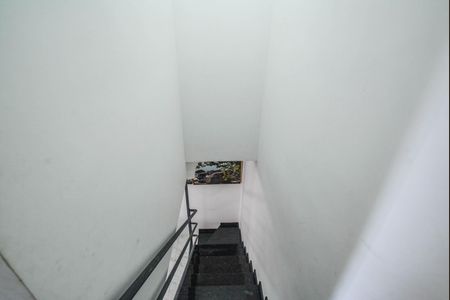 Casa à venda com 118m², 2 quartos e 4 vagas Casa à venda com 118m², 2 quartos e 4 vagasEscada