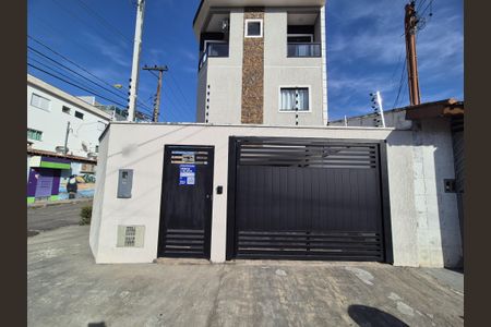 Casa à venda com 118m², 2 quartos e 4 vagas Casa à venda com 118m², 2 quartos e 4 vagasFachada