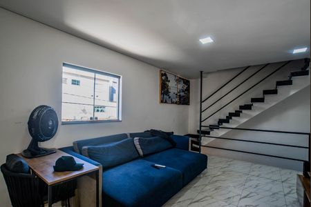Casa à venda com 118m², 2 quartos e 4 vagas Casa à venda com 118m², 2 quartos e 4 vagasSala