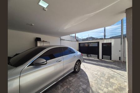 Casa à venda com 118m², 2 quartos e 4 vagas Casa à venda com 118m², 2 quartos e 4 vagasGaragem