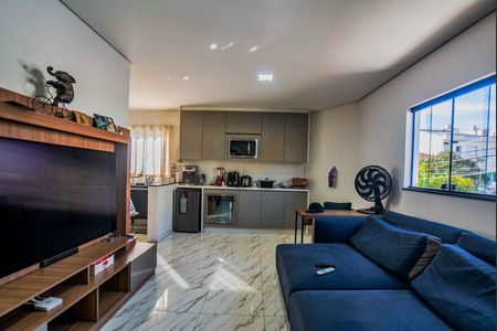 Casa à venda com 118m², 2 quartos e 4 vagas Casa à venda com 118m², 2 quartos e 4 vagasSala