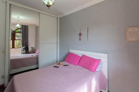 Casa à venda com 360m², 5 quartos e 2 vagas Casa à venda com 360m², 5 quartos e 2 vagasQuarto 3